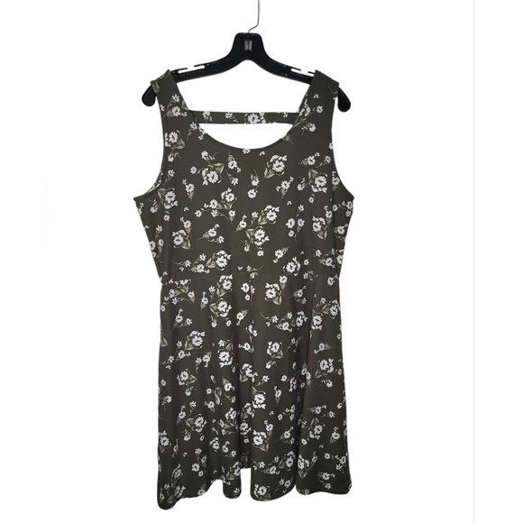 2 Dye 4 Women's Dress Size XL White Floral On Green Open Back - Picture 3 of 11